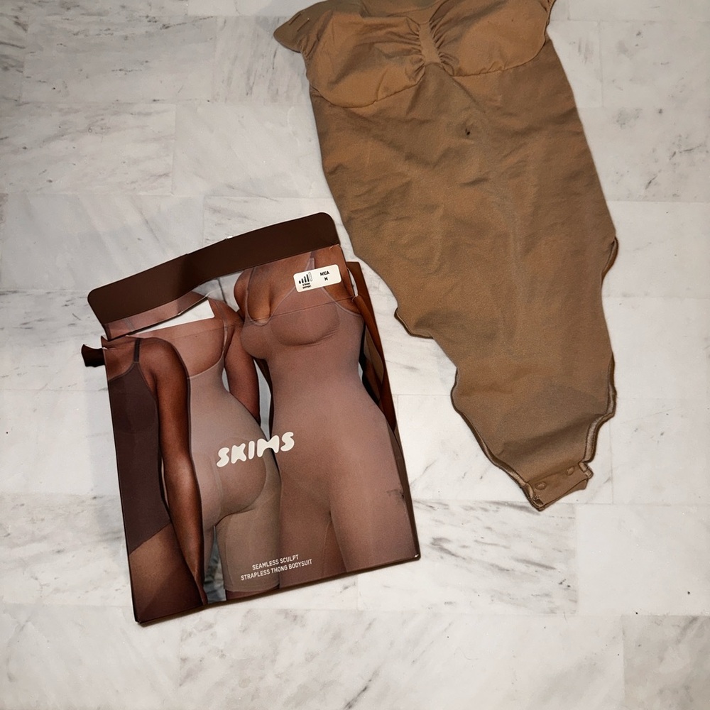 SKIMS Tan Shapewear Strapless Thong Smooth Comfort